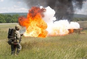 - Меня зовут Говномяк и меня давно не было на экранах...

Не было - и нах@й не надо!