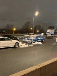 Он с эвакуатора свалился. Больше А7 жалко.