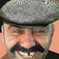 Кавказский то по-ходу в кепке)))