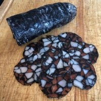 Блин, салями из каракатицы выглядит пугающе...
