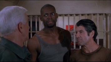 - Время меняет людей.
- И как же? 
- Раньше я был белым.