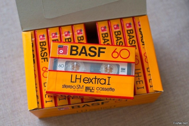 Эх! 1984г. Жёлтая кассета BASF стоила 9 руб. А стипендия 40. Раз в месяц одну покупал. Сколько радости было!