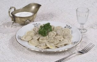 А кому пельмешек?