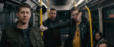 Мужчина подрался с&nbsp;шумными подростками в автобусе
