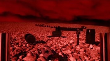 Аэропорт с тонированными окнами мне напомнил потусторонний мир из фильма "Фантазм"