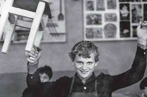 У нас на уроках труда только мальчики занимались слесарными и столярными работами, а девочек учили шитью и готовке. Они нам, мальчикам потом приносили свои вкусности попробовать.