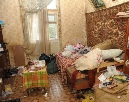 "Только дурак нуждается в порядке - гений господствует над хаосом".

Значит тут явно живут гении.