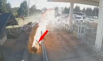 На 6-7 секунде видео, как раз он и пролетает с факелом.