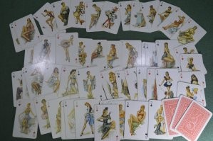 Старший брат со срочной из ГСВГ в середине 70-х привёз колоду карт (1:1 как на фото). Я по своей наивности и простоте показал бывшему однокласснику с фамилией Колесников, дал на время посмотреть – больше карт не увидел… – тиснул «дружок»…