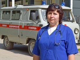 Это муклы губатые , а вот врач !