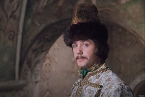 К пляжному сезону готов: британец набил себе «пресс» у татуировщика