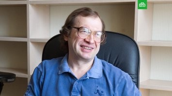Сергей Пантелеевич смеётся над ними