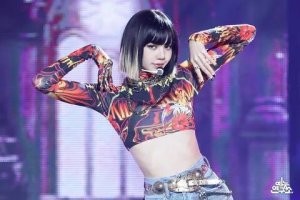 Лалиса Манобан. Мать тайка, отец из Европы, личность толком неизвестна.