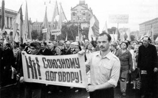 Может стоило тогда как китайцы танками раскатать? Жили бы как Китай сейчас...