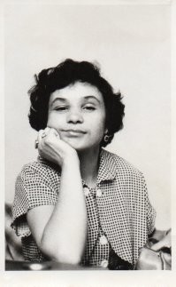 мария виноградова, она подарила нам не только талант актрисы, ну и еще мастера озвучки, больше сотни мультфильмов и фильмов, говорят ее голосом, один генка петров (кортик, бронзовая птица) чего стоит... светлая ей память и мир праху ее...