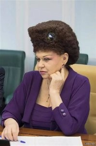 Ей просто нельзя было стричь кусты во время гнездования.