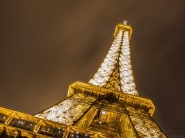Ага и все эти люди работают под ней а не на ней . Нафиг больше туда не поеду , мне арабов и негров в Брюсселе хватает .