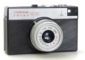 Мой первый фотик. Потом были Смена Символ, Зенит TLL, Canon 500 и Canon D500. Два последних до сих пор в наличии. Плёночный 500 используется редко, цифровой D500 почаще. Но чаще всего снимаю смартом, как и все мы. Обленился