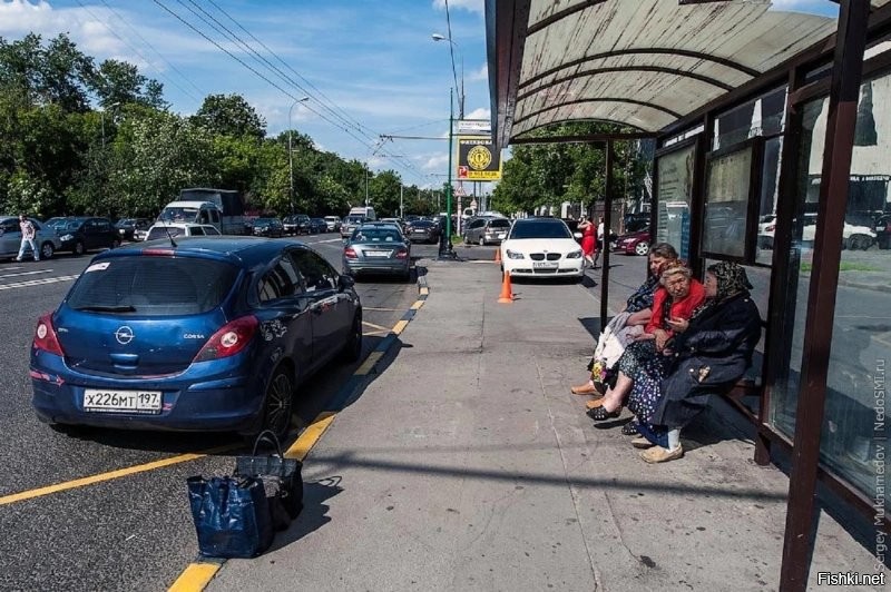 Ага, попробуй присесть тут со своей музыкой)))