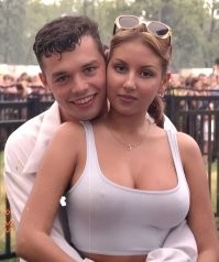 Когда не было соцсетей: фото девушек 90-х, которые только сейчас попали в интернет