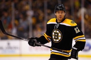 Есть и хоккее, из самых крутых Джером Игинла и Пи-Кей Суббан - оба олимпийские чемпионы, звезды НХЛ первой величины, а уровнем ниже их полно, типа чемпиона мира Энсона Картера. Но это канадцы. Хотя не совсем - оба великих дети эмигрантов, Суббан родом с Гаити, Игинла с Нигерии, но родились и выросли в Канаде.