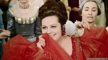 Пышка в красном платье напомнила вот эту героиню.)))