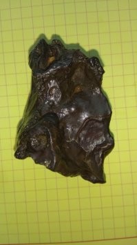 Я в песке нашел такой камень. Метеорит?