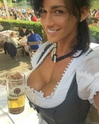 А мне вот эта тётенька нравится...