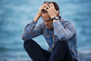 Мальчик, всю жизнь дрочивший на порно, вдруг попробовал секс с живой бабой.
А там целлюлит, растяжки на сиськах и вагина без грима...