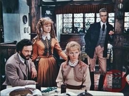 А мне вот до сих пор поразительно как снимая в буквально в нескольких местах Болгарии и Крыма, создатели фильма воплотили полное кругосветное путешествие и приключения на разных континетах. Ведь полное погружение и доверие присутствия именно в тех местах! Шедевр!