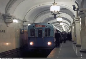 Вот эти пропустили! Аж до 90-х по голубой, филевской линии ходили, с шикарными  мягкими диванами!