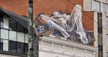 Брюссель , у нас здесь они на каждом шагу . Член и девка это напротив женской католической школы на миди . Я могу много их накидать , но смысла нет , у школы детей улица вообще вся исписана на тему Тин Тин , там хоть красиво все да и люди по моему не против .  Про первые 3 были скандалы но за 20 лет так и не убрали .