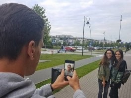 Я люблю себя до слёз: чем обусловлено маниакальное увлечение селфи?