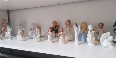 А я коллекционирую фигурки ангелочков. 
Без фанатизма. Это мои.