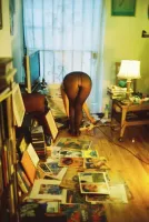 с такой задницей можно и не убираться )))