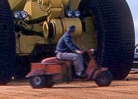 вроде были посты про подобную технику , но мне интересен вот этот агрегат не моторолер и не муравей,на техничку похож самодельную.
какие у кого мысли?