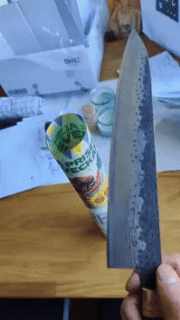 Да офигеть, на него смотреть даже страшно, не то что в руки брать... малейшее неверное движение и без пальцев.