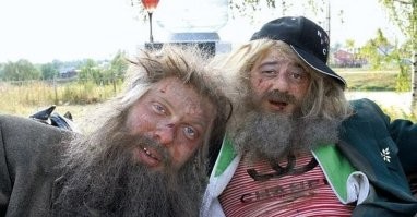 Там вот эти персонажи всё подбирают