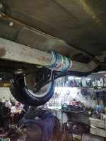 если тебе ещё ехать до дому 500км, а трубу пробило, и фурчит так, что тебя каждая собака тормозит, то нормальное решение. жестяная банка и две стяжки решают проблему. сам так делал, на полдороге "туда" это случилось, и потом 800км держало туда-обратно. а дома,конечно, поменяли.
так что нечего тут. 
я ещё могу рассказать, как с бабы своей капроновые чулки снимал на трассе и ставил вместо порванного ремня на москвиче.
много было хитростей в те времена, для тех, у кого руки не из жопы.
но школоте не понять, да.