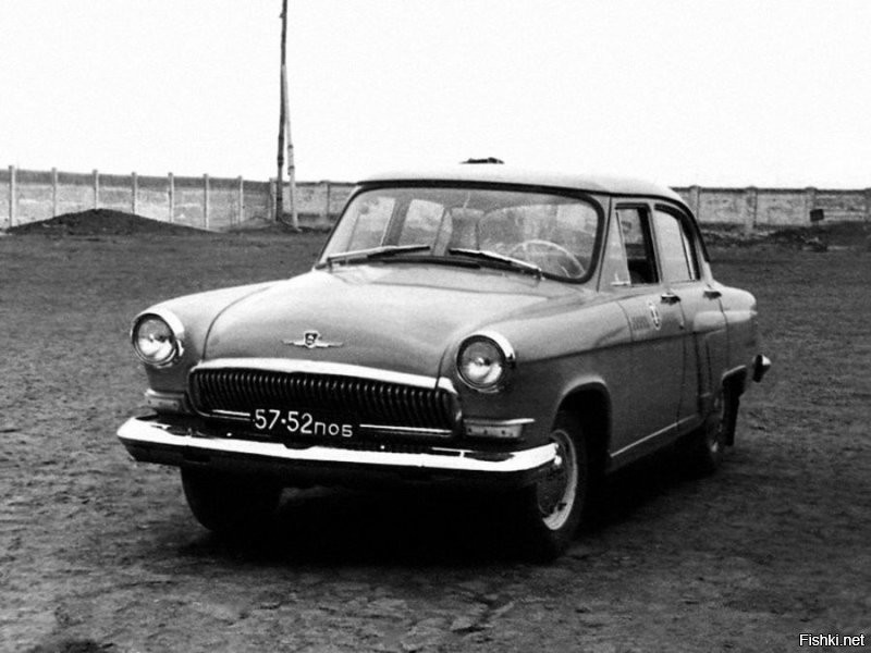 Превосходная машина. Сам за рулём не был, но катались по полной. У друга, его родичей такая была. Когда-то была такси.
 ГАЗ-М-21 «Волга»   советский автомобиль среднего класса, серийно производившийся на Горьковском автомобильном заводе с 1956 по 1970 год. Представляет собой четвертое поколение, является «преемником» модели ГАЗ-М-20 «Победа». Производство ГАЗ-21 на самом ГАЗе продолжалось до 15 июля 1970 года, но ещё долгое время после этого сборка по сути новых автомобилей продолжалась на авторемонтных заводах, встречаются «ремзаводовские» машины выпуска вплоть до второй половины 1970-х годов. Заводской индекс модели   изначально был М-21, позднее (с 1965 года)   ГАЗ-21.
 С 1958 по 1962 год в производстве находились автомобили-такси ГA3-21А, выполненные на базе машин ГАЗ-21И, так называемой «второй серии». Таксомоторы лишились выразительной фигурки оленя на капоте   ее заменила бесформенная хромированная «капля», а также (вместе с базовой моделью) получили более простую решетку радиатора без «маршальской» пятиконечной звезды. В 1962 году все модификации «Волги» оснащались мощным 75-сильным мотором, в результате чего машины-такси обзавелись новым индексом   ГАЗ-21Т. В этом же году таксопарки покинули последние «Победы», и «Волга» стала «монопольной» маркой легковых такси. Автомобили «Москвич-407Т» исчезли раньше, а эра «Москвича-408Т» еще не настала.
