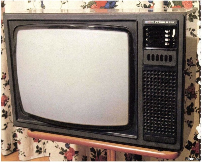 На фото Рубин Ц201.
У Ц202 передняя панель целиком пластмассовая.