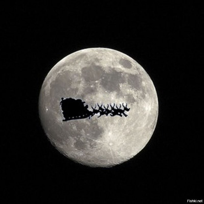 У самсунга просто поле деятельности. Можно привязать фото луны к дате съемки. На Рождество луну с сатан-клаусом оформлять. На 1 апреля тролл-фейс.