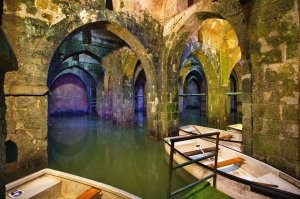 А это Рамле, Израиль. В то время, когда это всё строилось, Византия была столицей империи, а Рамле... Ну, тут тоже было население и сельхозугодья вокруг и пресная вода была нужна.