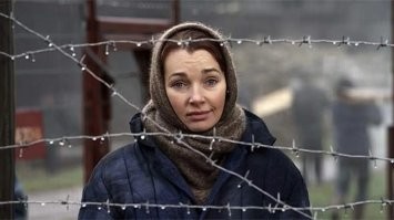 Турьма центральная 
Дорога дальняя
Салям малейкум темный коридор
Натягивай черный бушлат с белой биркою
Ждет тебя искупление ...