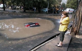 ПО ЛУЖЕ МОЖНО ЕХАТЬ ТОГДА И ТОЛЬКО ТОГДА, КОГДА ТЫ ТОЧНО ЗНАЕШЬ, ЧТО СКРЫВАЕТ МУТНАЯ ВОДА!!!!!