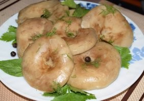 И грибы у них страшненькие, то ли дело наши!