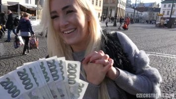 Фотограф снимает прохожих на улице и показывает, насколько они прекрасны
Ггггг...)