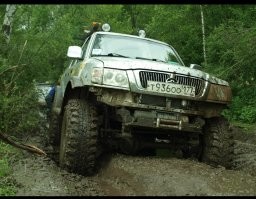 У Жигулей, читал, типа 10 видов ключей в дверях. 
(Ключ зажигания там отдельно.)
А вот то, что совпали и дверной и зажигания... 
Ну или уже настолько раздолбан  замок был. 

Ключ от детей моей первой пятёрки, подходил к шестёрке секретаря в нашей конторе. 

И подошёл к еще одной пятёрке, точно такого же цвета, что и моя. 
Выяснил ч это случайно, когда, однажды, поздним вечером, спокойно её открыл, сел и понял, что в салоне то "что-то не так".   

Правда, в отличии от этого дедушкаи, уезжать на ней я не стал. 

Хорошо, когда машина отличается от остальных, а не "безликая масса". 

И да, Оку я тоже купил.