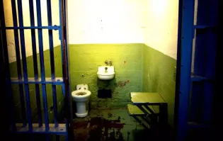 Слышал что сменил он уборную,....