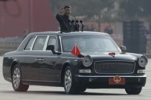 Предыдущая машина красивая была.